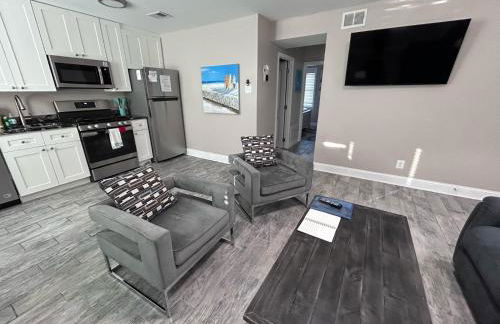 Beach Block Parking Modern Decor Porch - Foto 10