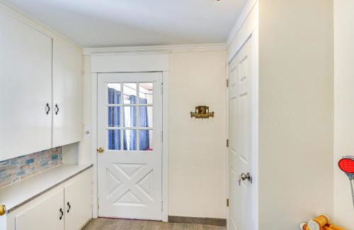 Bright Home Near Pine Lake with Deck and Yard - Foto 10