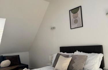 Parkside Luxury 3 bedroom home, 5 min to Ebbsfleet Station and has free Parking - Foto 36