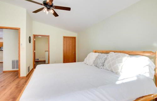 5 Mi to Sno-Eagles Trails Lakefront Getaway! - Photo 10