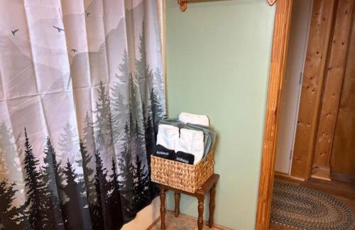 Charming Cabin with Incredible Mountain Views - Foto 25