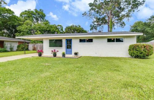 Central Lafayette location w/King Bed & Coffee Bar - Foto 2