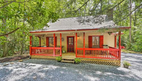 Cozy Creekside Mountain Escape w/ Hot Tub! - Foto 3