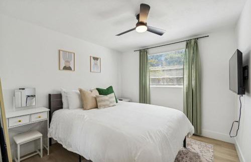 Elegant Largo Retreat, Sleeps 8, 10 Mins to Beach - Foto 32