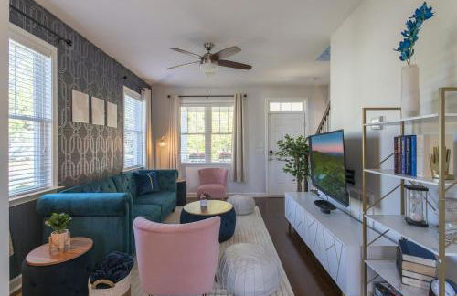 Fam-Biz Friendly 3BD with Fire pit & BBQ - Downtown - Foto 1