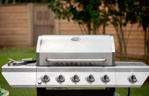 Pool! Games! Dogs! Space! - Foto 32