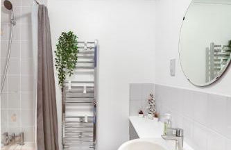 Cosy Wimbledon 4 Bed Home With Garden & Driveway Parking - Foto 19