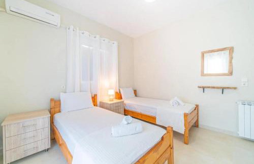 Kalemi House, Spacious 2BR Home with Garden near Ipsos and Dassia - Foto 12