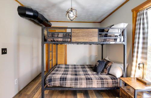 Modern-Rustic Love Cabin in Cosby Deck and Grill - Foto 12