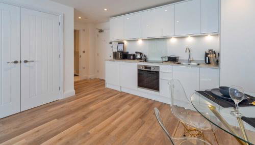 Contemporary & Bright 1 Bed Apartment in Gravesend - Foto 2