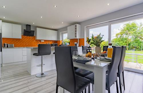 Jodi's Bungalow - Garden and Parking - Foto 36