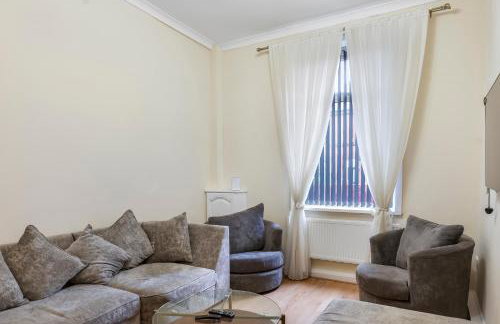 Relax in Comfort 3BR Home for 6 with Full Kitchen, Lounge, Large Bath - Foto 1