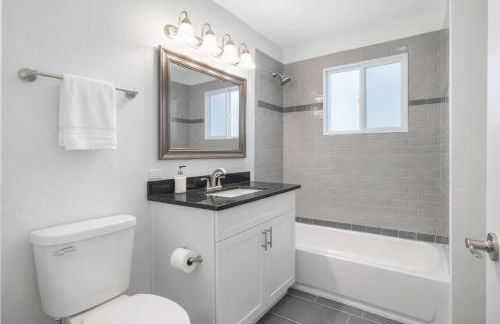 Spacious 5-Bedroom Retreat in Forest Park - Foto 23