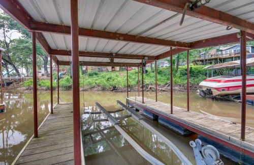 Yard and 15 Boat Slip Waterfront Grove Getaway - Foto 23