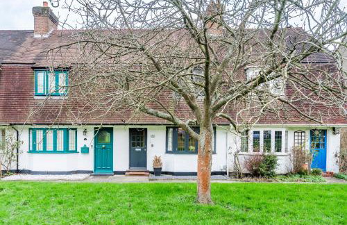 Cozy 3 Bedroom Terrace Cottage in Epsom - Photo 54