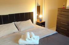 Lindo apartamento com excelente localização próximo a centro e praias - Foto 1