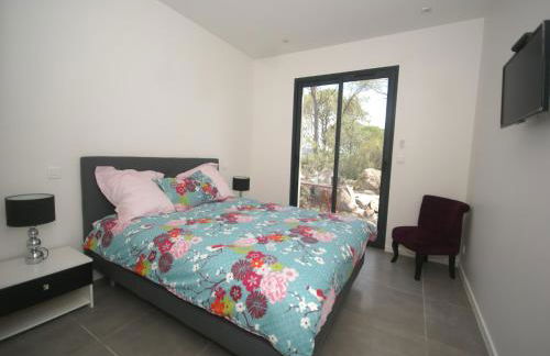 State of the Art Fixtures Villa in Vidauban with Pool - Photo 13