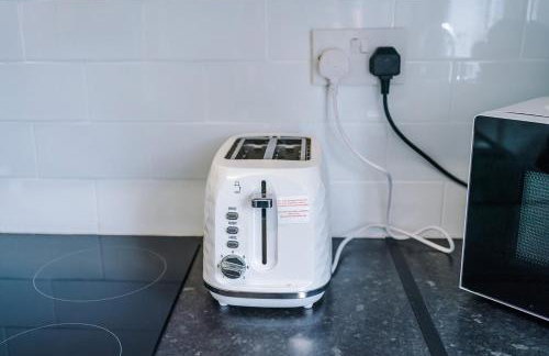 NEW! Modern 3-Bed House, Free Parking, Fast Wi-Fi & Easy Manchester Access - Foto 45