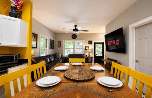 Dog-friendly home with large patio, W/D & central AC - Foto 45