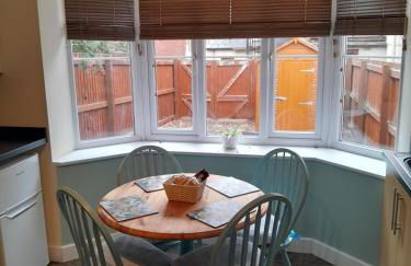 Entire house with gated parking - Photo 13