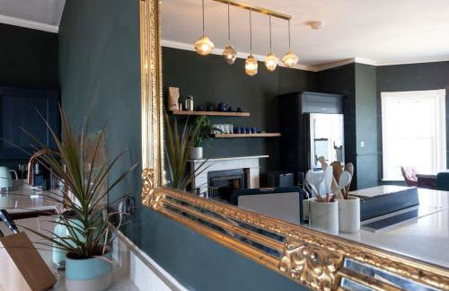 Luxury Penthouse Retreat with Epic Ocean Views & Log Burner - Foto 80