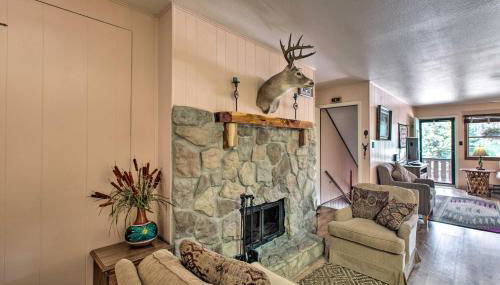 Red River Ski Condo on Main St - Mtn View! - Foto 2