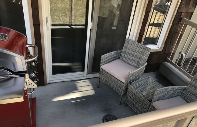 Luxurious Honeymoon & Anniversary Suite - Photo 19