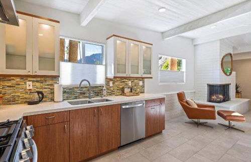 Luxurious Tennis Club Bungalow 1 with Mountain Views and Walks to Downtown Palm Springs! - Foto 18