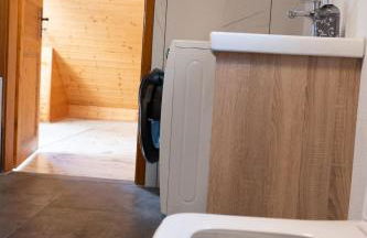 GHomeT - 6 Zimmer Wohnung with parking - Up to 10 guests - Monteur, Handwerker & Large family welcome - Foto 21