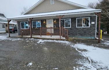 King Bed Outdoor Fireplace Seconds From Highway - Foto 25