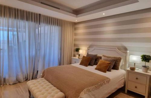 Apartamento lujo en primera línea de playa en Bahía de la Plata, Estepona - Photo 21