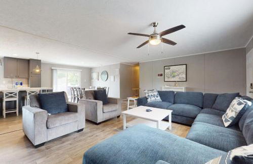 New Lake Home Sleeps 14 Private Dock Deck Grill - Foto 6