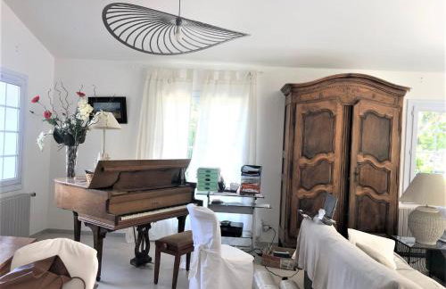 Attractive Holiday Home in C reste with Pool - Foto 7