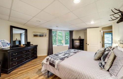 2 Mi to Skiing! Wooded Beech Mtn Retreat with Decks - Foto 12