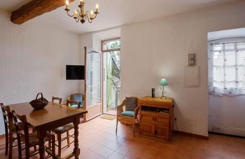 Charming Holiday Home in Tautavel with Balcony - Photo 8