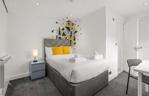 6 BR 4 Bath Central Worcester Sleeps 12 - Foto 49