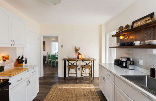 Private Modern 1st Flr 3 Bed Apt Close to Downtown - Foto 8