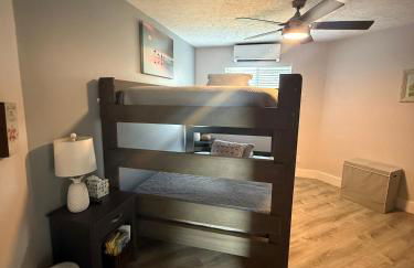 Barbies Dream House kayaks,paddleboard,fenced yard - Foto 12