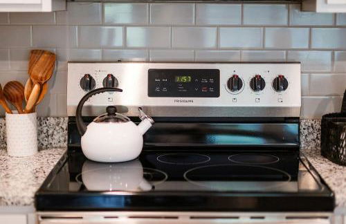 Savvy Retreat Pooler King Bed Gym Pool - Foto 24