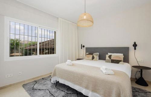 Luxurious frontline golf apartment in Elviria - Photo 34