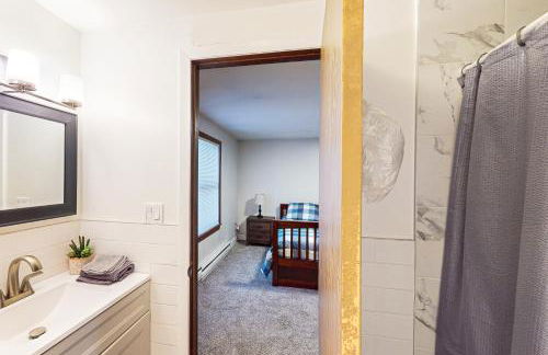 Hot Tub, Dock, Pool Table! Lakefront Poconos Haven - Foto 14