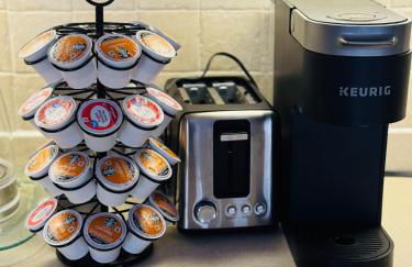 Bright Home for Family and Groups with Patio - Foto 6