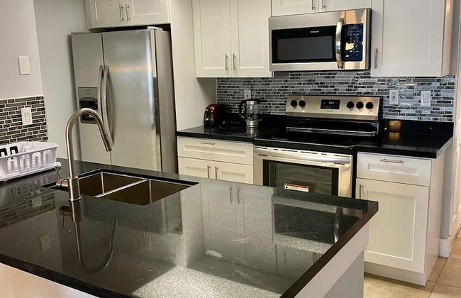 Three Bedroom Apartment #2 -- 5009 LBC -- Vusa Three Bedroom Condo Apartment - Foto 6