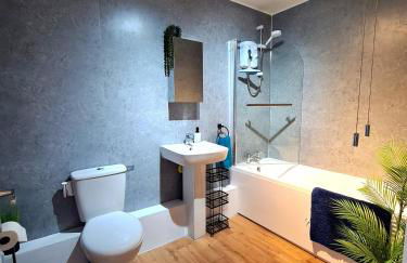 Vale View Apartment, Prestatyn, North Wales - a stylish, dog-friendly holiday let just a 5 min walk to beach & town! - Foto 3