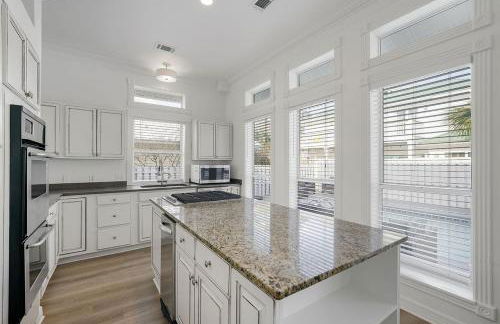 Lazy Bones - Vacation Home Near the Beach with Private Pool & Golf Cart - Foto 6