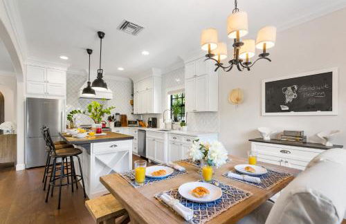 Spanish 4BR Compound w Casita & Private Yard - Foto 25