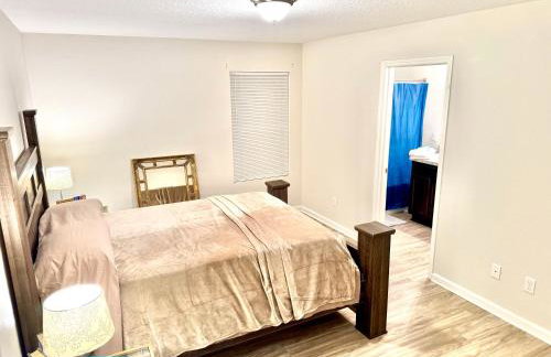 3 Bed Home 5 Mins to JAX Airport & Zoo - Foto 32