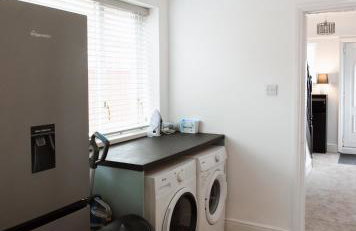 Large 4 Bed Home - Fast Wifi, Smart TV's & Free Parking - Near A66 - Foto 24