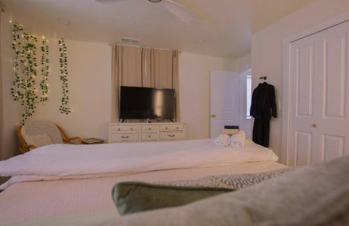 Bohemian ChiC SpaCation-Private HotTub-Close to Downtown-No Pet Fee! - Foto 35