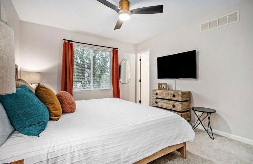 Elegant Escape-Fenced Yard BBQ & Cozy Fire Pit - Foto 18